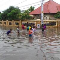 dinas-kebakaran-dan-penanggulangan-bencana-kota-bandung-siaga-antisipasi-banjir