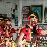 tujuan-datsun-risers-expedition-2-sambangi-sanggar-tari-topeng-panji-asmara