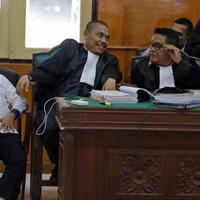 ramadhan-pohan-tertidur-lelap-nungguin-kehadiran-hakim