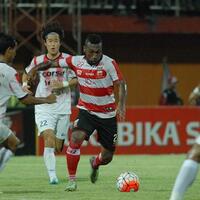 patrich-wanggai-bertekad-jebol-gawang-sang-mantan