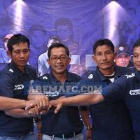 aji-santoso-minta-pemainnya-main-dengan-gaya-khas-arema