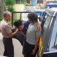 tertangkap-basah-polisi-pencuri-ini-selalu-mengeluh-sakit-perut