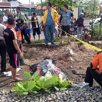 jasad-slamet-fuadi-tergeletak-di-perlintasan-kereta-api-kaligawe