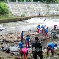 pengunjung-kebun-raya-bogor-sumbang-10-ton-sampah-per-tahun