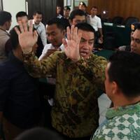 hakim-abaikan-fakta-persidangan-saat-bebaskan-bupati-rokan-hulu