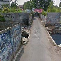 tragis-turun-dari-mikrolet-dua-balita-tewas-terseret-banjir