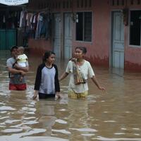 cipinang-melayu-direndam-banjir-setinggi-80-sentimeter