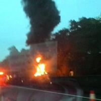 truk-tangki-pertamina-terbakar-tol-jagorawi-arah-bogor-lumpuh