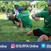 persebaya-beri-kontrak-besar-kepada-pemain-gaek-seperti-mat-halil