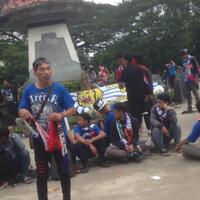 aremania-mulai-padati-stadion-manahan-jumlahnya-tak-seramai-bobotoh