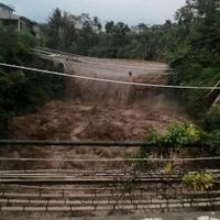 luapan-sungai-serayu-tutup-akses-jalan-wonosobo-dieng