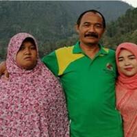 sebelum-kecelakaan-suwandi-mengajak-anak-istri-foto-bareng-di-telaga-sarangan