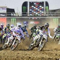 nonton-kejuaraan-dunia-mxgp-2017-sambil-berwisata-ke-tanjung-kelayang