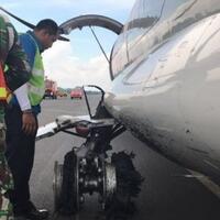 masih-di-landasan-wings-air-pecah-ban-sesaat-setelah-mendarat-di-lampung