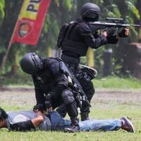 terduga-teroris-bandung-lakukan-aksi-dengan-senyuman