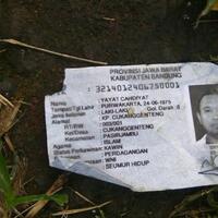 wajah-pelaku-teror-identik-dengan-fotokopi-ktp-di-lokasi-bom-meledak