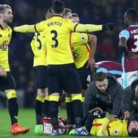 mauro-zarate-menangis-saat-dibawa-dengan-tandu