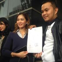 bunga-zainal-laporkan-seorang-fotografer-ke-polisi