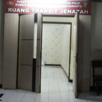 jenazah-terduga-pelaku-bom-di-cicendo-bandung-tiba-di-rs-polri-kramatjati