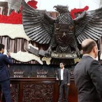 protokoler-kerajaan-arab-saudi-tinjau-gedung-dpr-tempat-duduk-raja-salman-diperiksa