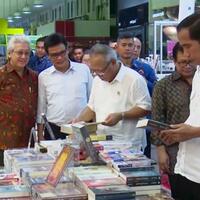 ketika-jokowi-bagi-bagi-sepeda-di-australia