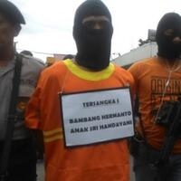 bambang-tega-bantai-ayah-tiri-dan-keluarganya-karena-harta