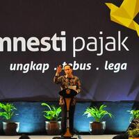 aksi-jokowi-melucu-di-depan-ribuan-pengusaha