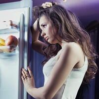 8-makanan-terburuk-yang--haram--kamu-santap-sebelum-tidur