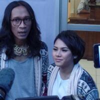 terpukul-karena-masalahnya-dengan-aming-evelyn-dikabarkan-sedang-di-singapura