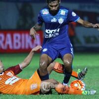 arema-tanpa-fery-aman-saragih-saat-hadapi-semen-padang