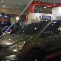 pameran-perdana-autopro-dikunjungi-warga-asing