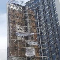 agustinus-woro-naik-baliho-setinggi-25-meter-protes-kematian-keponakan