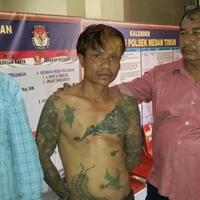 pria-bertato-minta-ampun-diamuk-massa-usai-mencopet-ponsel-pelajar