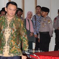 ahok-kembali-kerja-di-balai-kota-usai-jalani-sidang