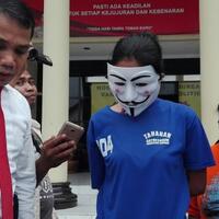 tergiur-bayaran-segini-abg-ini-terima-ajakan-temannya-untuk-threesome