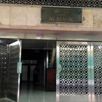 kerajaan-arab-saudi-bawa-bangku-khusus-untuk-raja-salman-salat