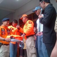 10-siswa-sman-6-bandung-dapat-jaket-rescue-dari-ridwan-kamil