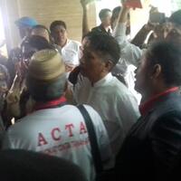 novel-bamukmin-tidak-diiizinkan-masuk-ruang-sidang-ahok