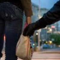 raja-jambret-bersimpuh-usai-menggasak-6-tas-perempuan