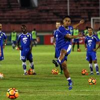skuat-persib-berangkat-ke-kaltim-markas-mitra-kukar