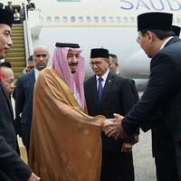 ahok-kenakan-peci-membungkuk-salaman-dengan-raja-salman