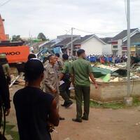 kecewa-tergusur-warga-kampung-harapan-pilih-hancurkan-sendiri-rumahnya