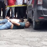 petugas-bnn-dan-bandar-sabu-saling-tembak-pengendara-motor-spontan-berlindung