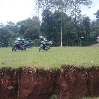 tanah-sepanjang-satu-kilometer-di-candi-garon-amblas