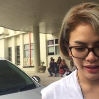 nikita-mirzani-pelit-bicara-saat-ditanya-ihwal-kegiatan-besuknya-ke-julia-perez