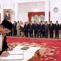 presiden-jokowi-lantik-hatta-ali-sebagai-ketua-ma