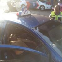 sopir-taksi-ditemukan-meninggal-dalam-mobil