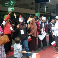 puluhan-muslimah-ini-sambut-raja-salman-di-halim-perdanakusuma