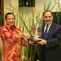 jenderal-tito-berikan-replika-monas-ke-petinggi-polisi-arab-saudi