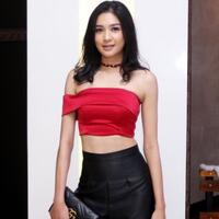 raih-gelar-sarjana-hukum-mikha-tambayong-masih-ingin-di-dunia-hiburan